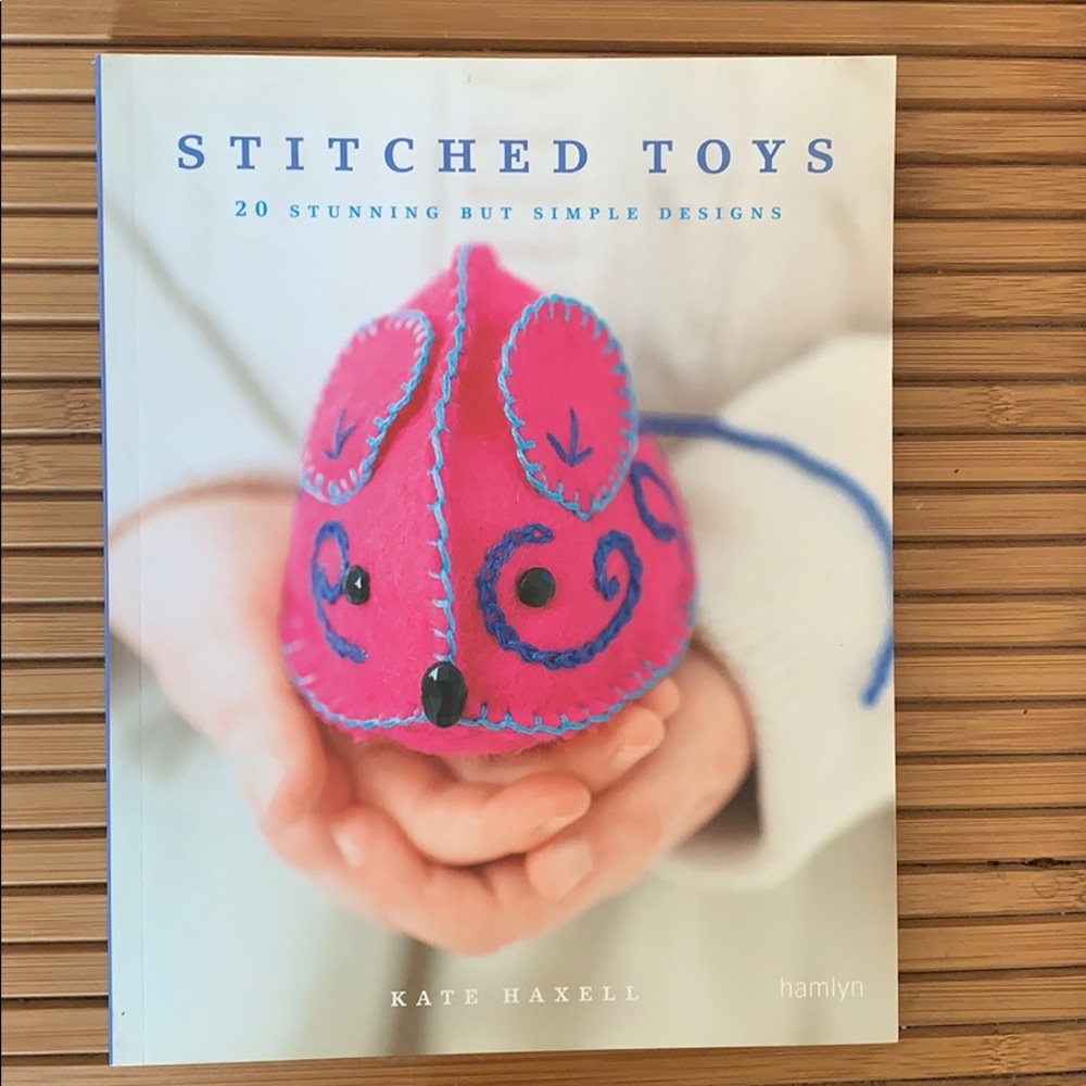 BOOK Stitched toys by Kate Haxel (2009)